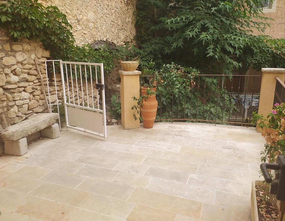 Maison Au Coeur De Fontaine De Vaucluse, Nichee Sur Le Rocher Et Surplombant La Sorgue Εξωτερικό φωτογραφία