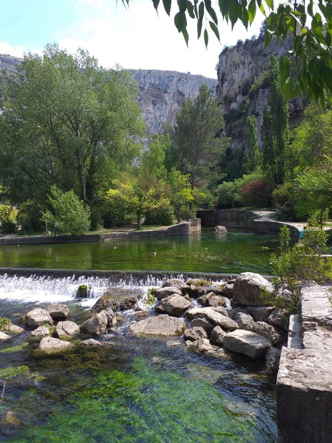 Maison Au Coeur De Fontaine De Vaucluse, Nichee Sur Le Rocher Et Surplombant La Sorgue Εξωτερικό φωτογραφία