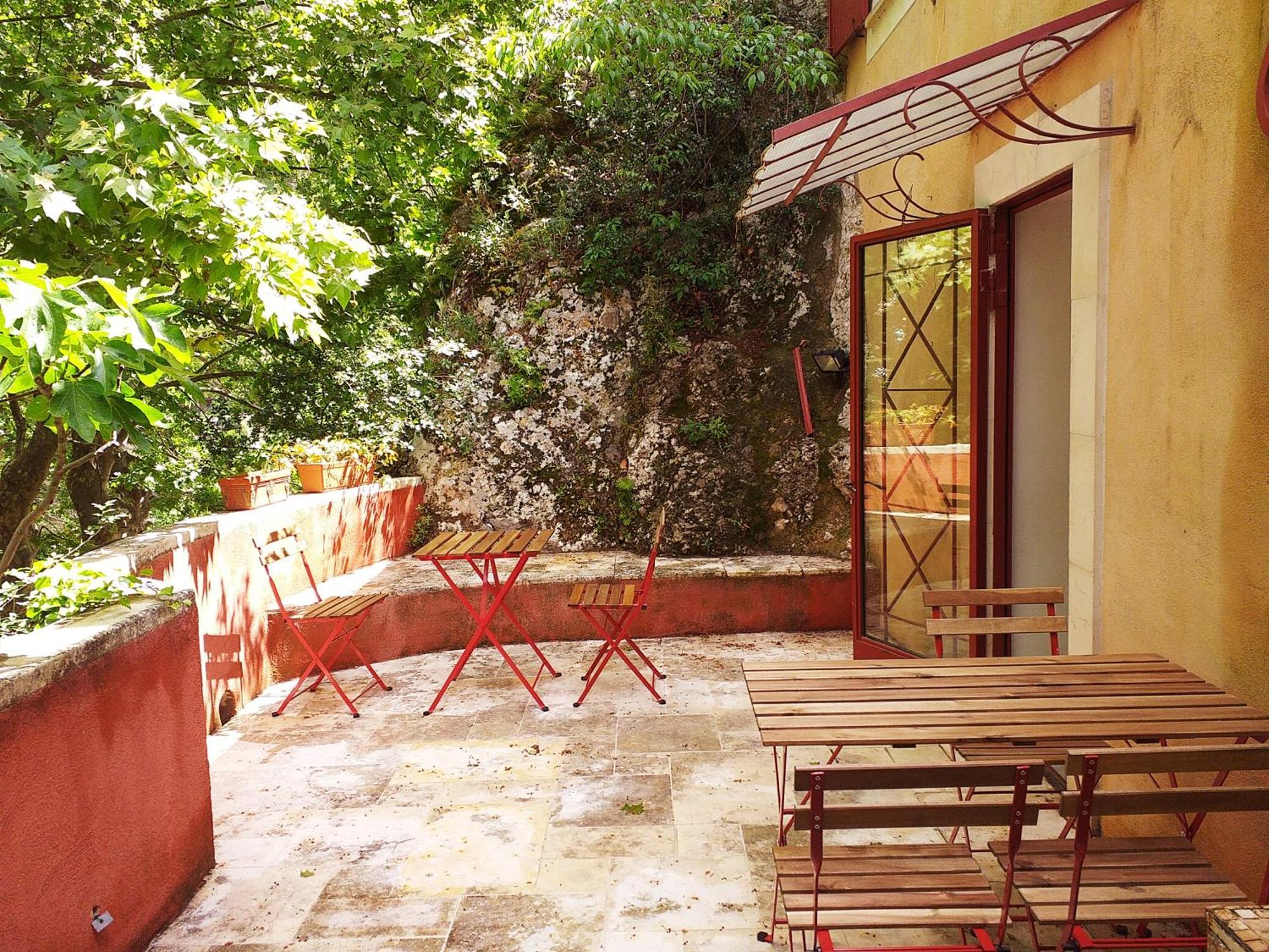 Maison Au Coeur De Fontaine De Vaucluse, Nichee Sur Le Rocher Et Surplombant La Sorgue Εξωτερικό φωτογραφία